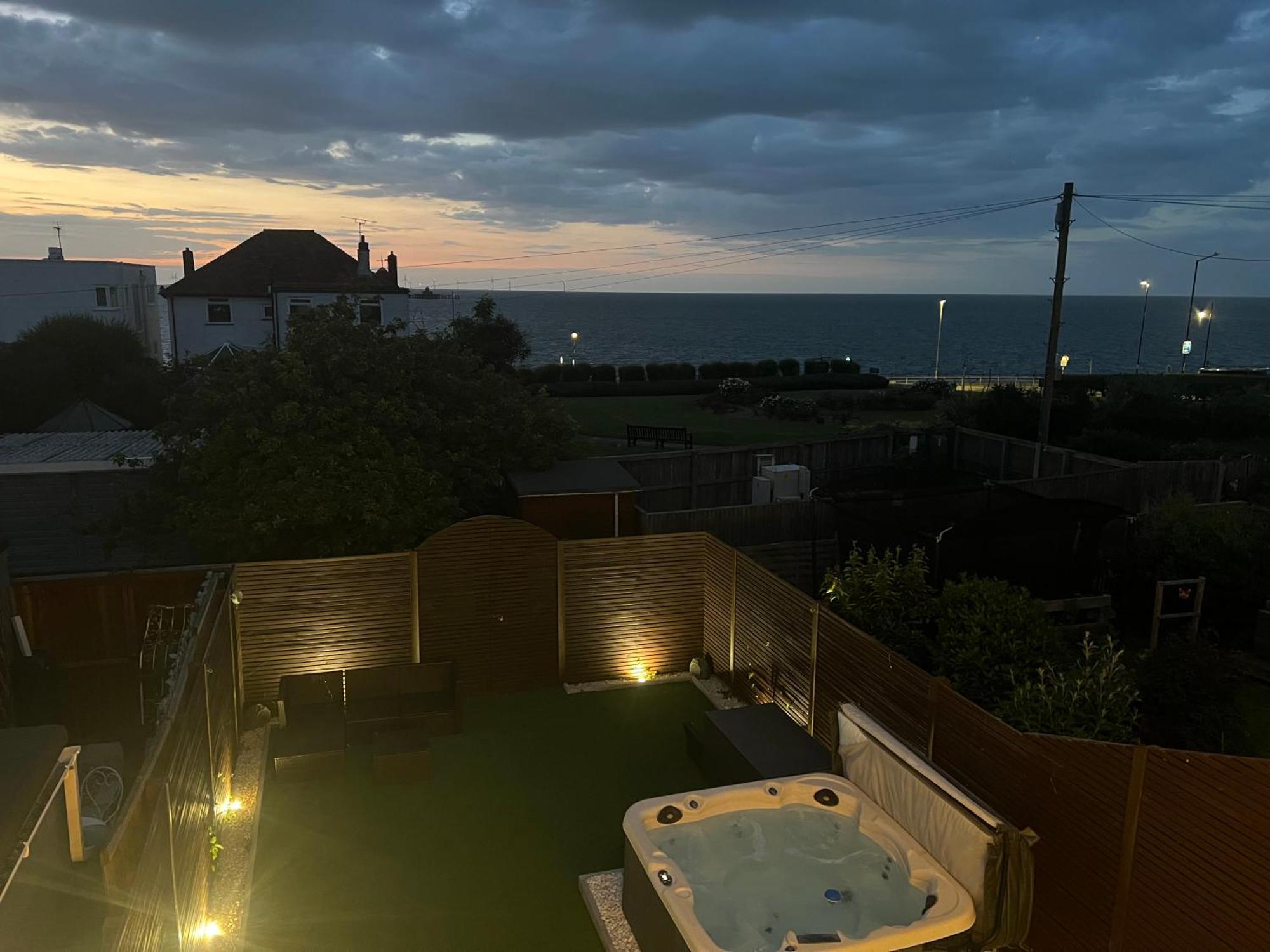 Broadway Beach Home With Hot Tub Герн-Бей Екстер'єр фото